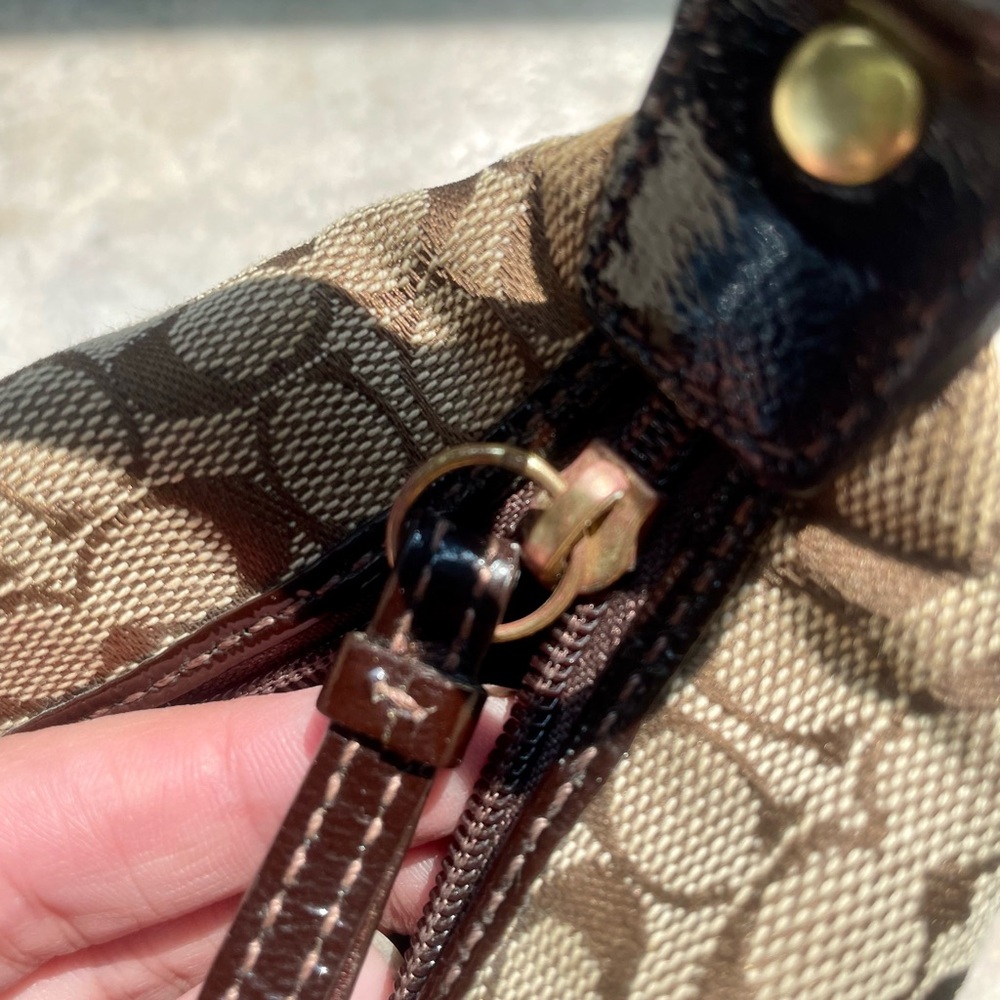 Coach Mini Monogram - Picture 11 of 16